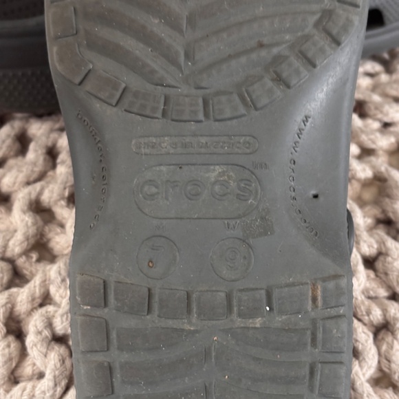 Crocs Men's SZ 7 Gray Classic Clogs - Picture 9 of 11